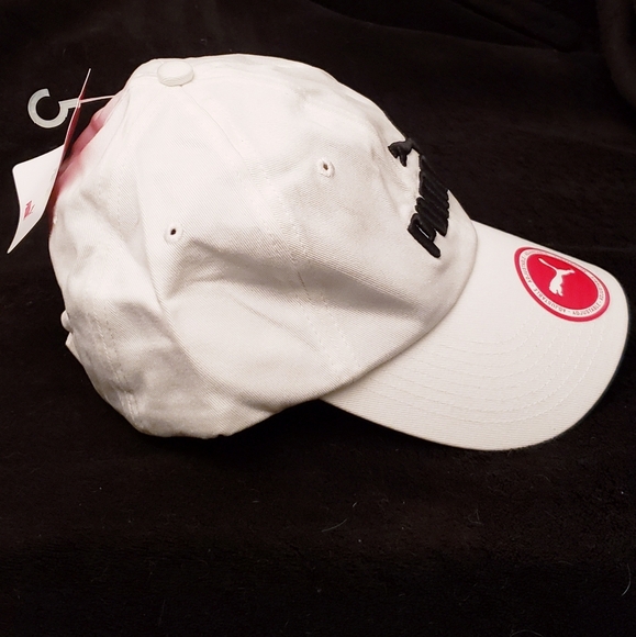 Puma Woman's White Classic Logo Snapback Cap NWT - Picture 4 of 7